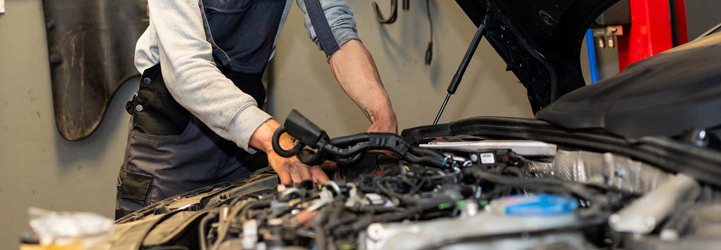 Tasker performing a Local Mobile Mechanic job.